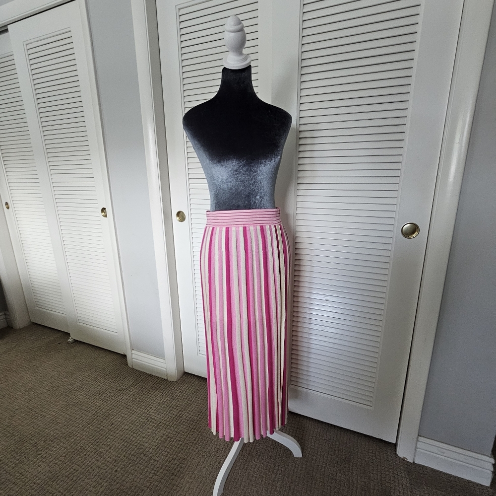Express Pink and Cream skirt. Pleated with vertical stripes midi length lined. M